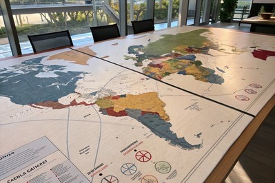 Podijeljena karta svijeta s lancima opskrbe čipovima i izvoznim barijerama