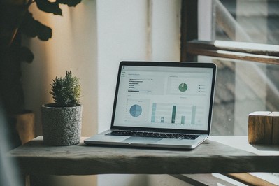 Digitalni marketing 2025.: Strateški vodič za trajni online rast i prepoznatljivost brenda