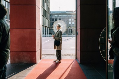 Istraživanje Granica Sutrašnjice: Turizam Putovanja Kroz Vrijeme i Rastuća Moć Biometrijskih Podataka