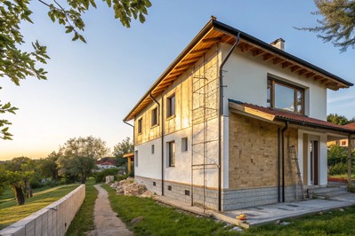 Izolacija montažnih kuća u Hrvatskoj: praktični vodič kroz materijale, tehnologije i dugoročno zadovoljstvo